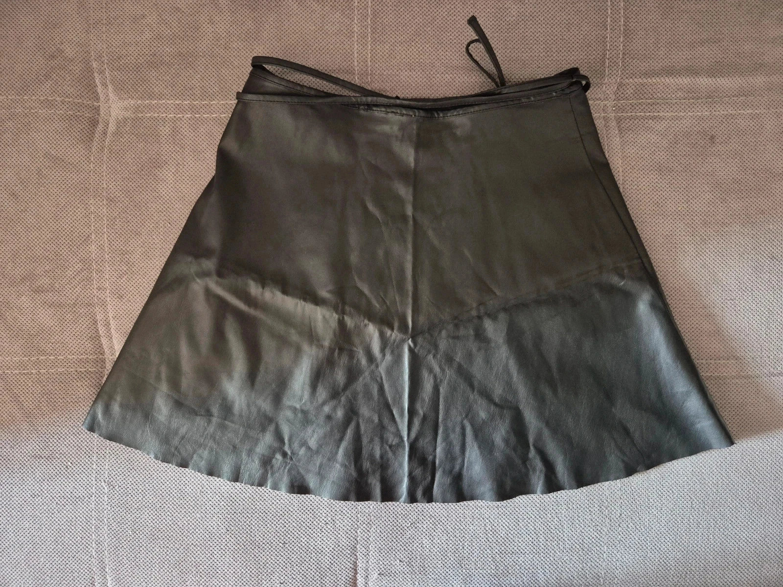 Jupe porte feuille noire en simili cuir Bershka S/36 – photo 2